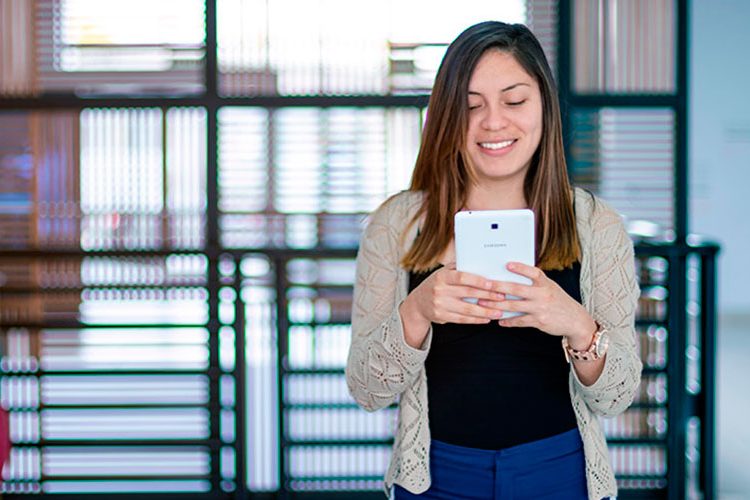 ¿Cómo manejar el aula virtual a través de un dispositivo en Android?