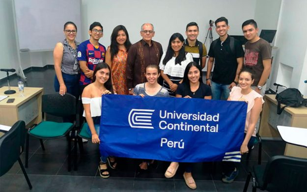 Estudiantes-de-Derecho-tuvieron-clase-espejo