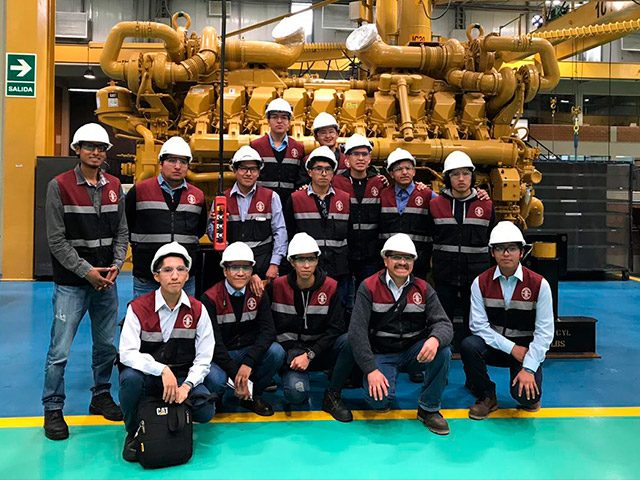 Estudiantes de la UC realizaron visita técnica a la empresa Ferreyros