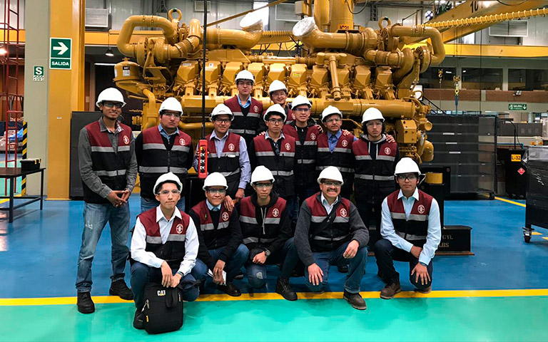 Estudiantes de la UC realizaron visita técnica a la empresa Ferreyros