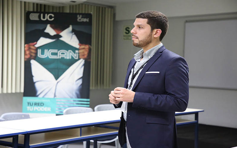 Universidad-Continental-desarrollo-seminario-sobre-estrategia-digital-en-LinkedIn