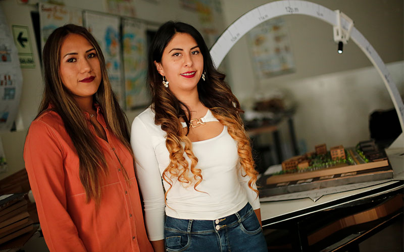 Arquitectura Egresadas patentan moderno instrumento de simulación solar