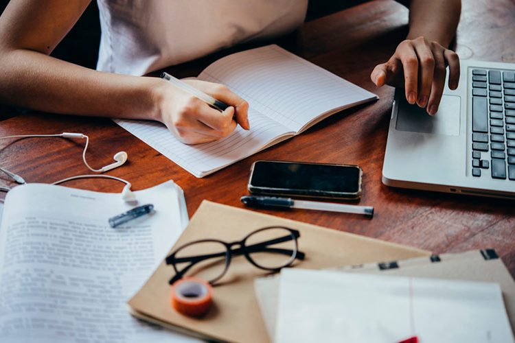 Jesus Galarza Cuenca Correo: jgalarza@continental.edu.pe Celular: 947 655 383 Erik Navarro perea Celular: 985 636 399 Marcelo Avendaño Avendaño Celular: 943 282 415