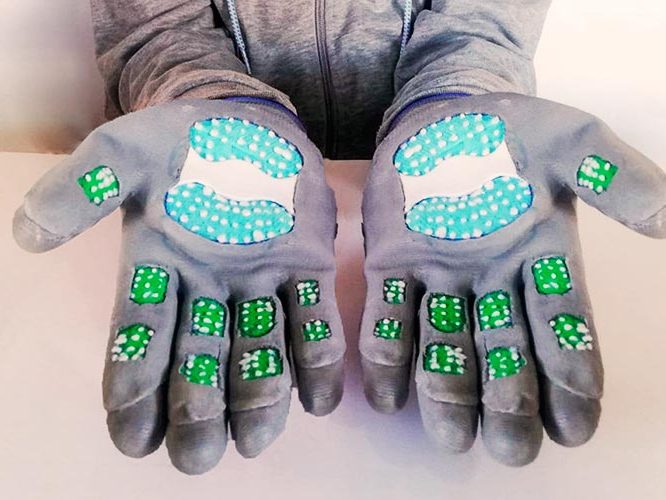 Estudiante-de-U.-Continental-destaca-en-concurso-Covid-19-con-Guante-autoesterilizable