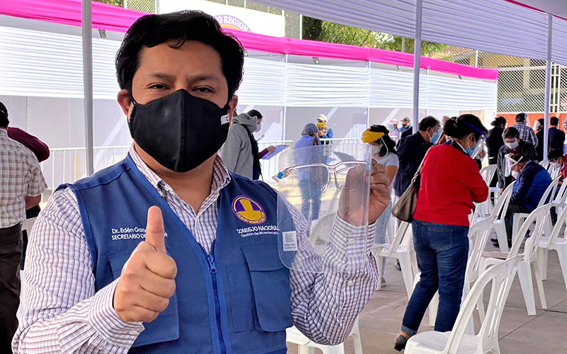 UC-dona-1200-viseras-protectoras-a-Colegios-Medicos-de-Arequipa-y-Trujillo