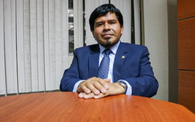 docente-de-la-uc-integra-comision-de-constitucion-del-congreso-de-la-republica