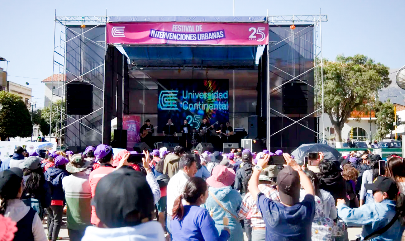 Más De 1800 Personas Participan En La Misa Por La Paz En La Sagrada