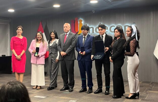 Estudiantes UC derecho