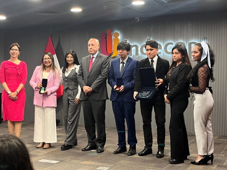 Estudiantes UC derecho